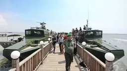 KMC Komando ini merupakan hasil riset para tenaga ahli dari perwira Direktorat Perbekalan Angkutan (Ditbekang) TNI AD dan Institut Teknologi Sepuluh November (ITS) Surabaya, serta PT Tesco Indomaritim, Selasa (29/4/2014) (Liputan6.com/Faizal Fanani).