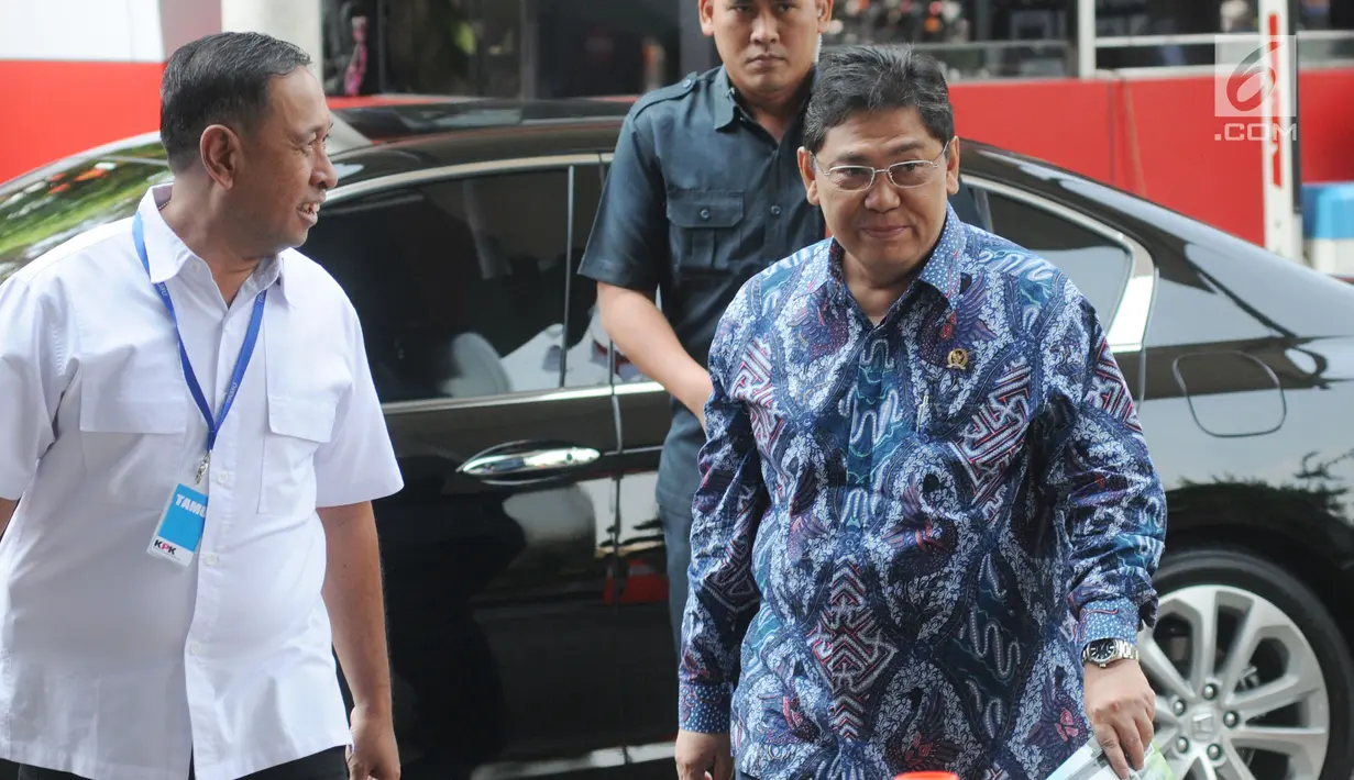 Wakil Ketua DPR Utut Adianto bersiap menjalani pemeriksaan di Gedung KPK, Jakarta, Selasa (18/9). Utut sebelumnya mangkir alias tak memenuhi panggilan penyidik KPK pada Rabu 12 September 2018. (Merdeka.com/Dwi Narwoko)