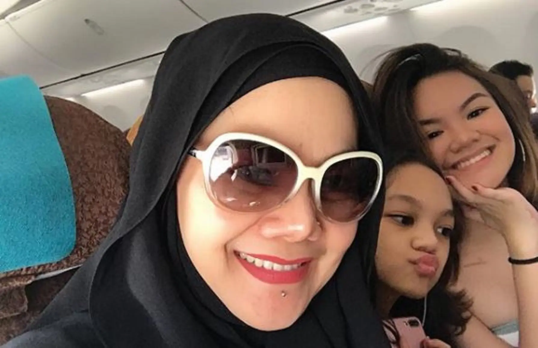 Sarita Abdul Mukti memilih berlibur bersama anak-anaknya dan meninggalkan Faisal Harris (Instagram/@queen_saritaabdulmukti)