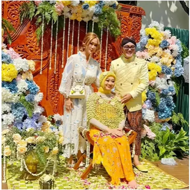 7 Potret Tamu Artis di Acara Mitoni Istri Danang DA, Ada Ayu Ting Ting hingga Tiara Andini!