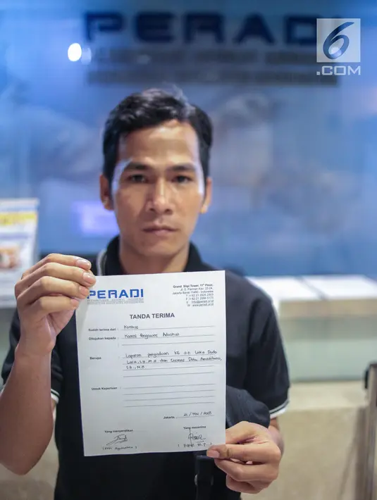 Yusman Telaumbanua usai pertemuan tertutup dengan pihak kontras di Kantor Peradi, Jakarta, (21/11). Yusman dibantu Kontras melaporkan mantan penasihat hukumnya yang diduga menyalahgunakan profesinya sebagai penasihat hukum. (Liputan6.com/Faizal Fanani)
