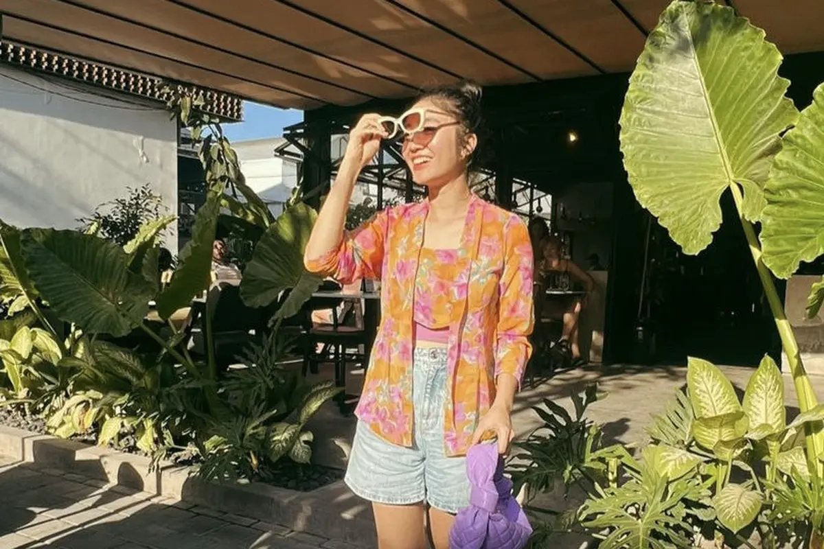 Tampilan Febby Rastanty Liburan di Bali