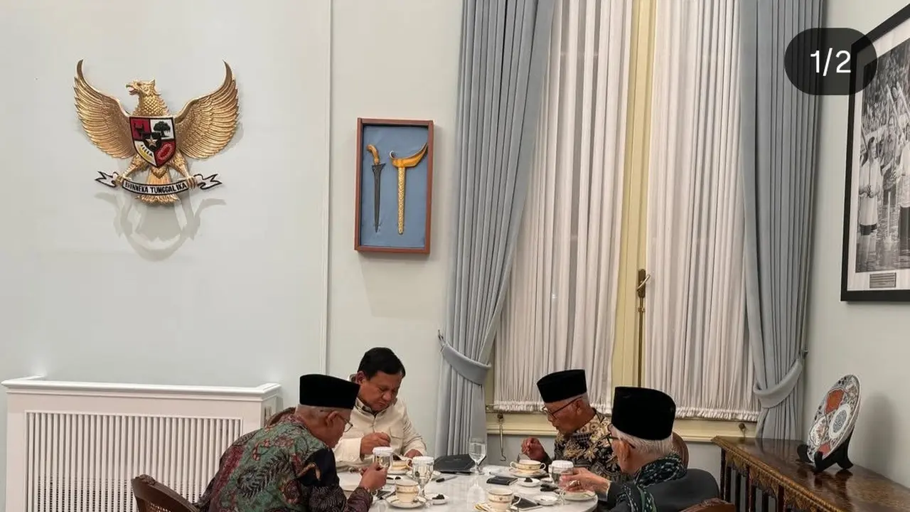 Presiden Prabowo Subianto saat berbuka puasa bersama dengan tiga pimpinan ormas Islam terbesar di Indonesia.