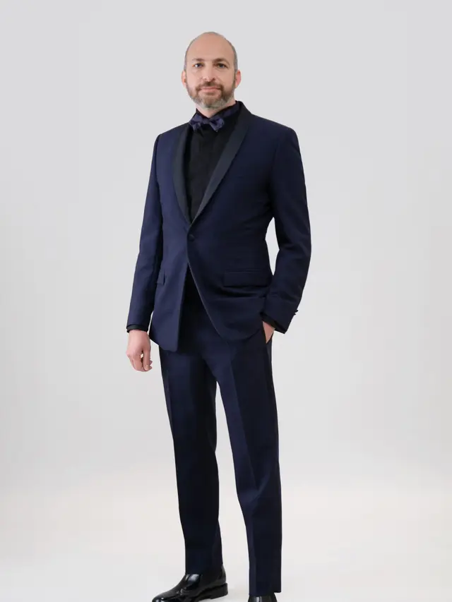 Yorgos Lamprinos mengenakan Dior di Oscar 2021