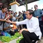 Presiden Joko Widodo atau Jokowi mengunjungi Pasar Danga, Kabupaten Nagekeo, Provinsi Nusa Tenggara Timur (NTT), Selasa, (5/12/2023).