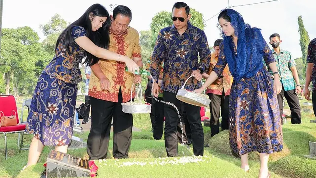 7 Momen Annisa Pohan dan Keluarga Ziarah ke Makam Ani Yudhoyono, Ungkap Kerinduan