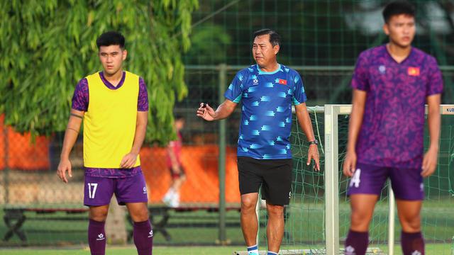 Pelatih Timnas Vietnam U-19 di Piala AFF U-19 2024, Hien Vinh Hua