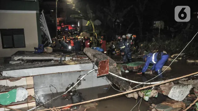 Kondisi MTsN 19 Roboh Diterjang Banjir, 3 Siswa Tewas