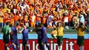 Kemenangan Timnas Belanda atas Australia 3-2 disambut meriah suporter De Oranje yang memadati Stadion Beira Rio, Porto Alegre, Brasil, (18/6/2014).(REUTERS/Marko Djurica)