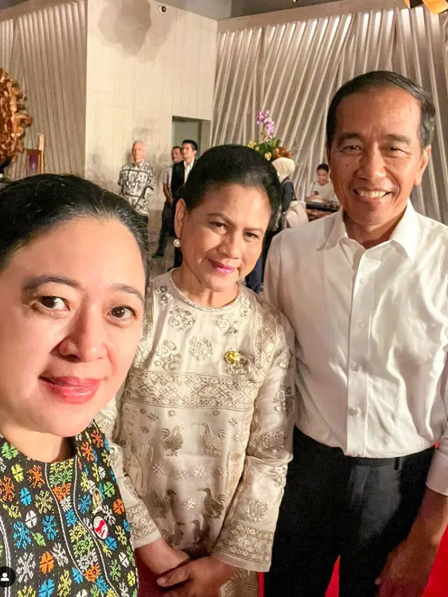 Ketua DPR RI Puan Maharani berfoto bersama Presiden Joko Widodo dan Iriana Jokowi di KTT ASEAN ke-42 yang berlangsung di Labuan Bajo, NTT.