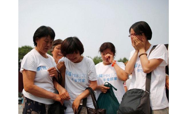 Tangis keluarga korban masih mengalir hingga sekarang | Foto: copyright stomp.com.sg