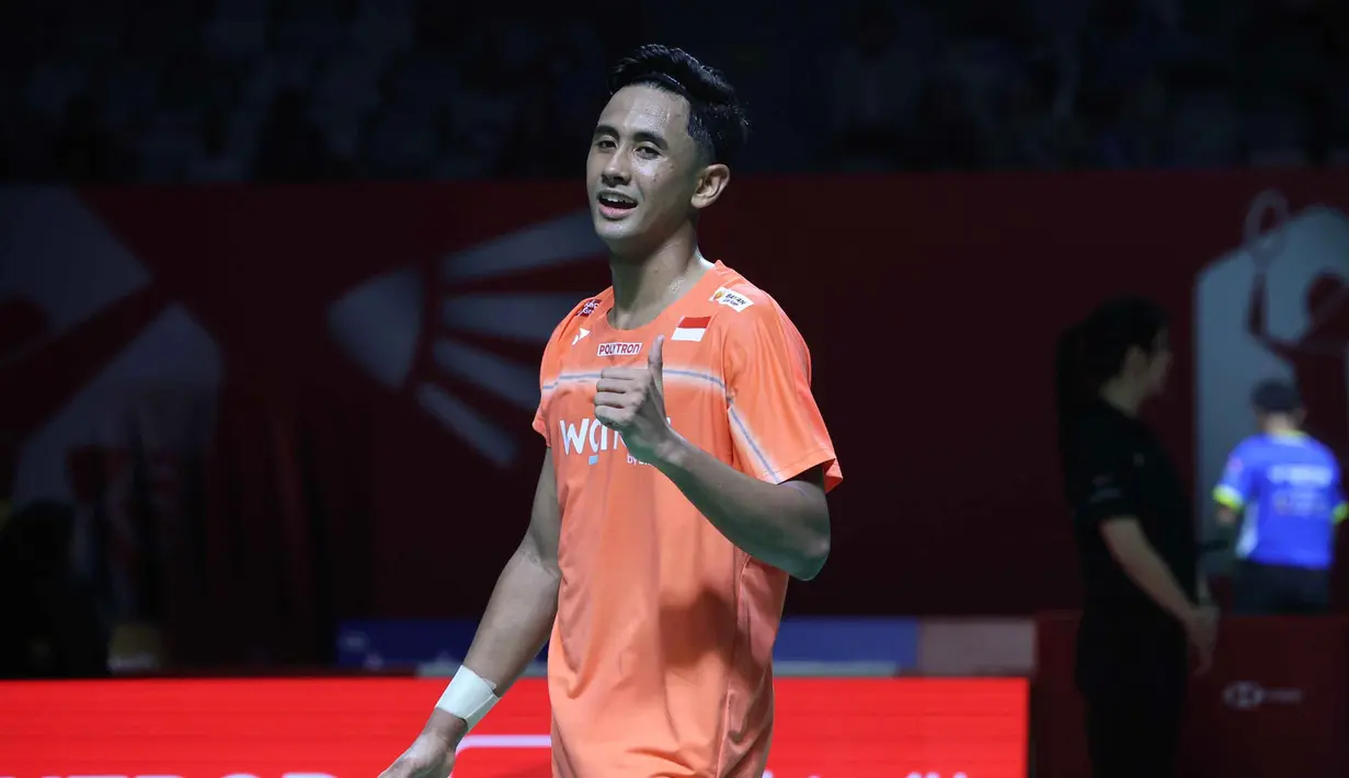 Pebulu tangkis tunggal putra Indonesia, Alwi Farhan, saat bertanding melawan Lakhsya Sen (India) pada babak 32 besar Indonesia Open 2026 di Istora Senayan, Jakarta, Selasa (2/6/2026). (Bola.com/M Iqbal Ichsan)
