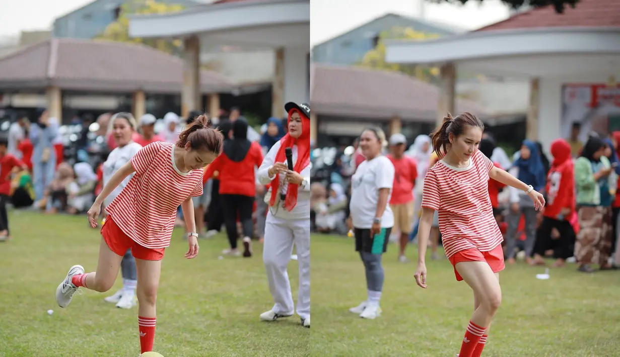 Ibunda Bilqis ini memang bergaya bak pemain bola profesional. Ia memakai sepatu dan kaus kaki serta gayanya menendang bak pemain sepak bola wanita. Potret Ayu main bola ini banjir pujian. (Liputan6.com/IG/ayutingting92)