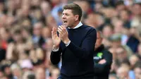 Steven Gerrard merupakan seorang legenda hidup yang pernah mengantarkan Liverpool meraih berbagai kesuksesan. Pelatih Aston Villa itu menorehkan sembilan trofi bersama The Reds termasuk Piala FA, Piala Liga, Liga Champions, Piala UEFA, serta Piala Super Eropa. (AFP/Lindsey Parnaby)