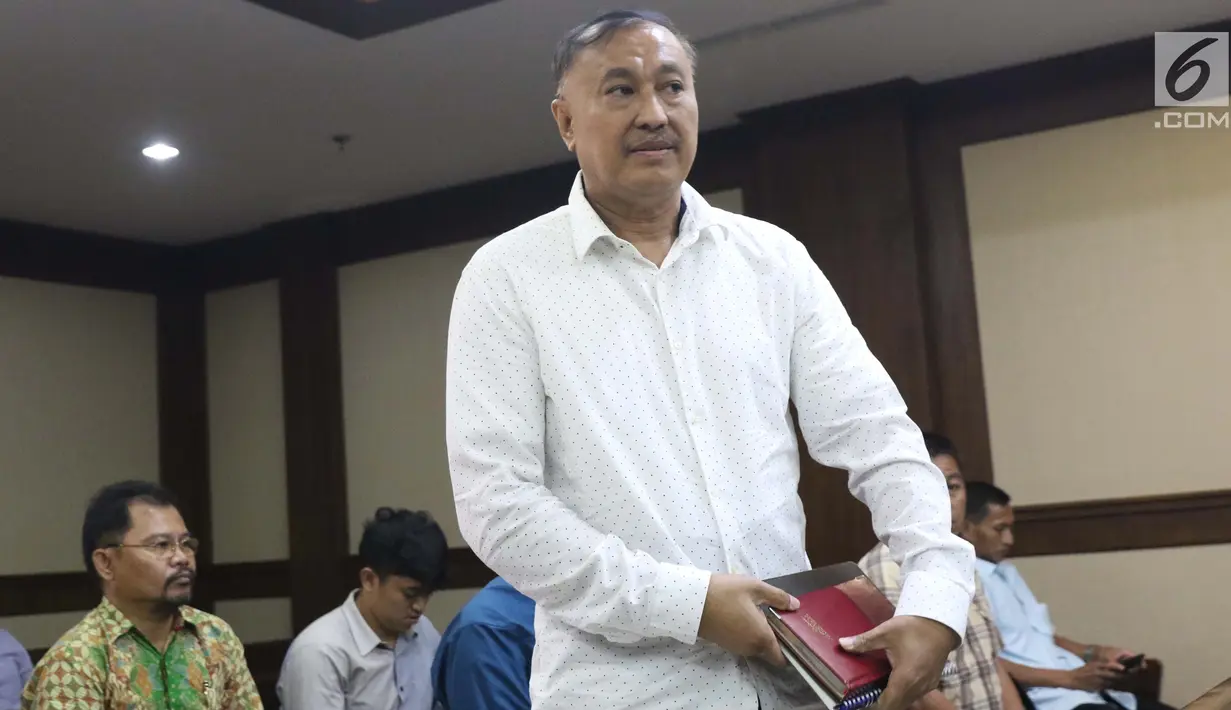 Terdakwa dugaan korupsi e-KTP, Markus Nari bersiap mengikuti sidang lanjutan di Pengadilan Tipikor, Jakarta, Rabu (4/9/2019). Dalam sidang beragendakan putusan sela tersebut Majelis Hakim menolak eksepsi yang diajukan terdakwa dan memutuskan melanjutkan persidangan. (Liputan6.com/Helmi Fithriansyah)