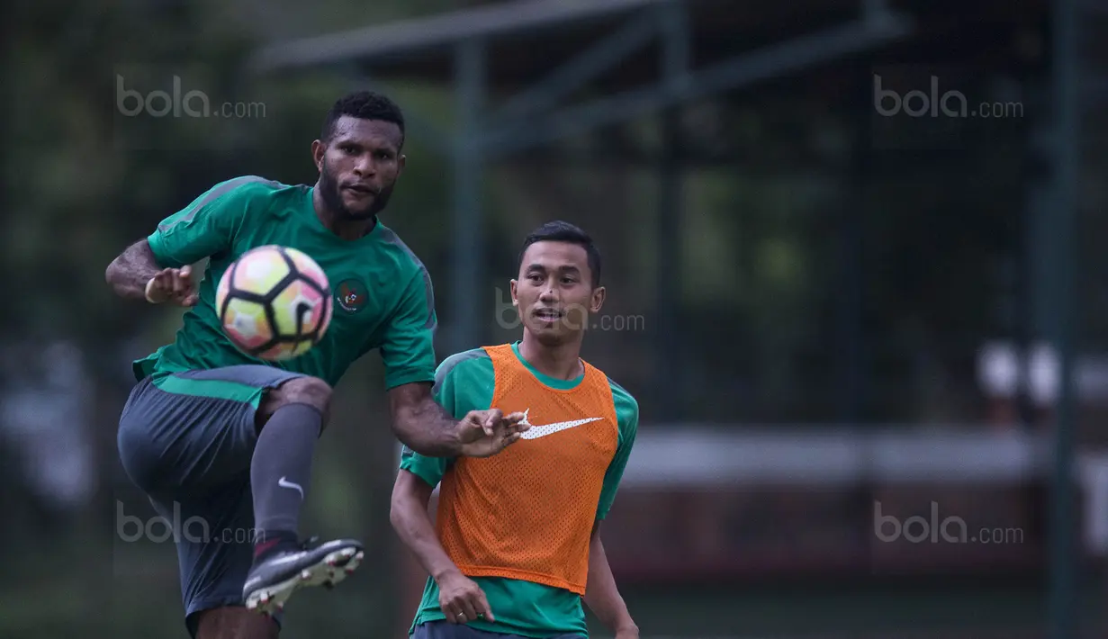Bagi Ricky Fajrin menjadi stopper bukan hal yang asing, saat masih di SSB dirinya sempat bermain di posisi tersebut. (Bola.com/Vitalis Yogi Trisna)