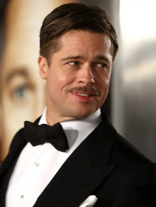 “Brad sangat bahagia dan lega lantaran dia dan keenam anaknya akhirnya bisa berkumpul lagi. Waktu telah menjawab semuanya,” ucap sumber. (AFP/Bintang.com)