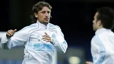 Bek Marseille Gabriel Heinze sedang berlatih di Stamford Bridge pada 27 September 2010 jelang laga kontra Chelsea di ajang Liga Champions. AFP PHOTO/IAN KINGTON