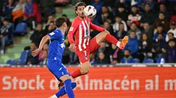 Antoine Griezmann menjadi penampil utama dengan mencetak tiga gol ke gawang Getafe. (JAVIER SORIANO/AFP)