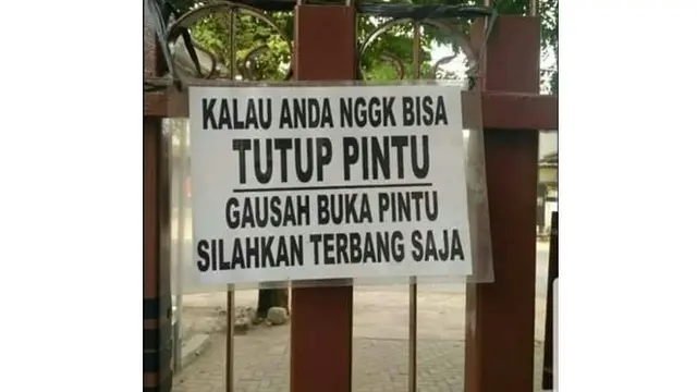 Potret 6 Pengumuman 'Ngegas' Ini Sukses Bikin Tepuk Jidat
