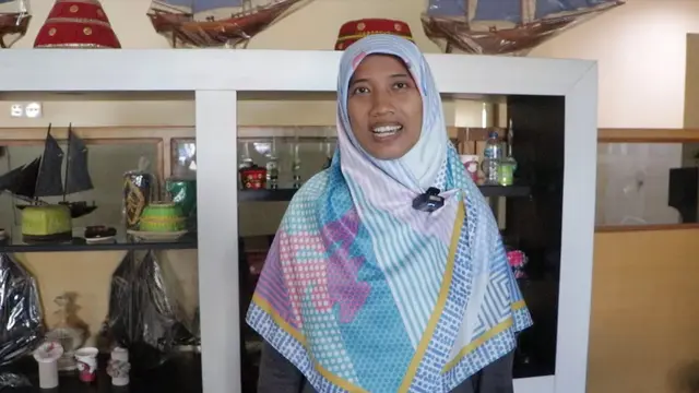 Anna Mardiaty, UKM di Makassar
