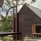 Inspirasi desain rumah berbahan kayu. (Tangkapan Layar YouTube The Local Project)