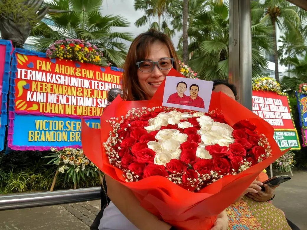 Bunga untuk Ahok. Foto: Benedikta Desideria/Liputan6.com
