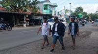 Tiga warga Lumajang korban erupsi semeru aksi jalan kaki menuju Jakarta telah tiba di Cirebon. Foto (Istimewa)
