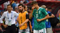 Pemain Jerman, Thomas Mueller, tampak kecewa usai ditaklukkan Korea Selatan pada Piala Dunia 2018 di Kazan Arena, Rusia, (27/6/2018). Jerman takluk 0-2 dari Korea Selatan. (AFP/Saeed Khan)