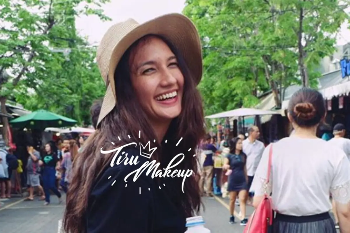 Tiru Makeup: Menyatu dengan Alam, Ini Gaya Makeup Bagi Traveler ala Nadine Chandrawinata