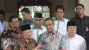 Calon Gubernur DKI Jakarta nomor urut tiga, Anies Baswedan memberikan keterangan kepada awak media saat kunjungan ke kediaman Hamzah Haz, di Patra Kuningan XV, Jakarta, Rabu (16/11). (Liputan6.com/Helmi Affandi)