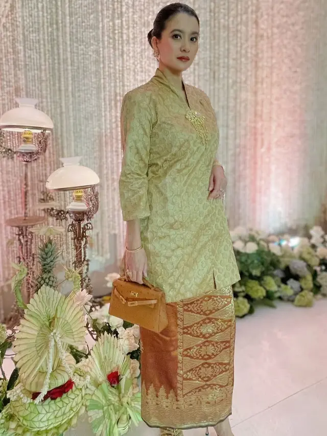 Kebaya Kondangan ala Marcella Zalianty