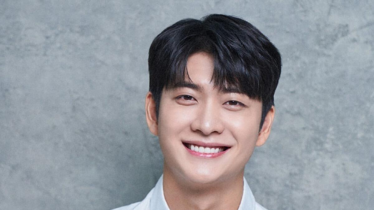 Resmi Jalani Wajib Militer, Ini 6 Potret Kang Tae Oh dengan Kepala
