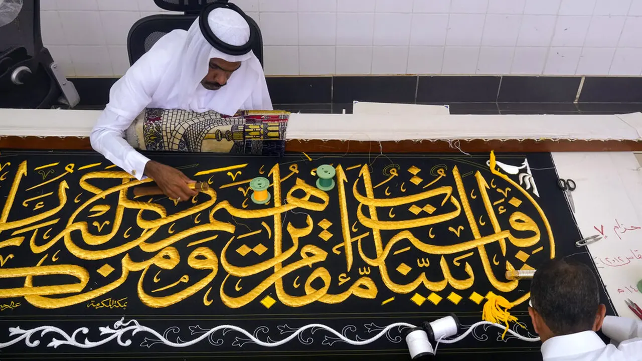 FOTO: Melihat Pembuatan Kiswah Kabah Berlapis Benang Emas