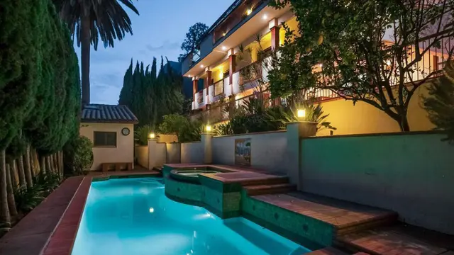 [Bintang] Rumah Charlie Puth