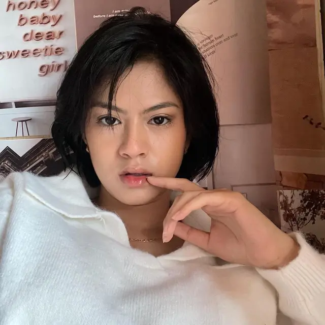 6 Potret Terbaru Hana Saraswati dengan Gaya Rambut Super Pendek, Bak Polwan