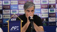 Pelatih Timnas Iran, Vahid Shamsaee dalam sesi konferensi pers selepas laga semifinal Piala Asia Futsal 2026 melawan Irak di Indonesia Arena, Jakarta, Kamis (5/2/2026). (Bola.com/Abdul Aziz)