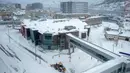 Kendaraan bajak salju membersihkan jalanan Kota St John's, Newfoundland, Kanada, Sabtu (18/1/2020). St John's menghadapi keadaan darurat ketika salju tebal memaksa pusat-pusat bisnis tutup dan kendaraan dilarang melintas di jalan raya. (Andrew Vaughan/The Canadian Press via AP)