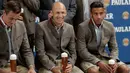 Pemain Beyern Christian Fruechtl, Arjen Robben dan Corentin Tolisso saat mengikuti sesi pemotretan perusahaan bir di Munich, Jerman, (13/9). (AP Photo/Matthias Schrader)