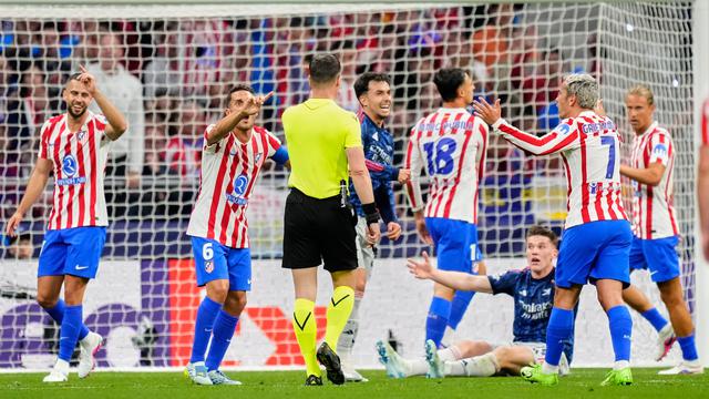 Momen saat wasit memberikan penalti pada Arsenal saat melawan Atletico Madrid di leg 1 semifinal Liga Champions 2025/2026 di Riyadh Air Metropolitano, Kamis (30/04/2026) dini hari WIB.