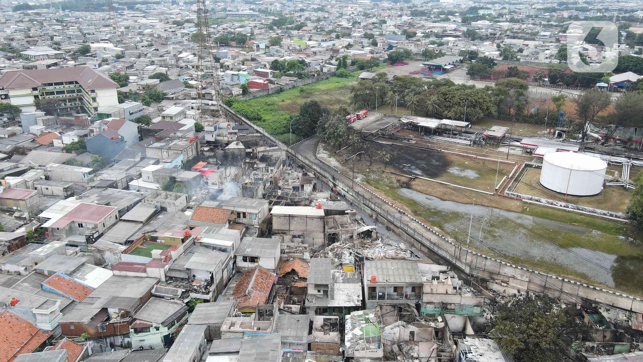 Foto udara Suasana pemukiman warga terdampak kebakaran depo Pertamina Plumpang