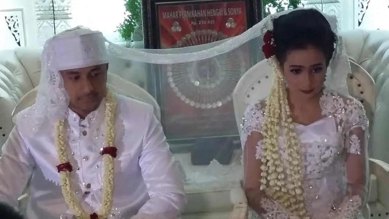 Sonya Fatmala-Hengky Kurniawan