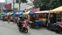 Pedagang takjil di Jalan Amaliun, Kota Medan
