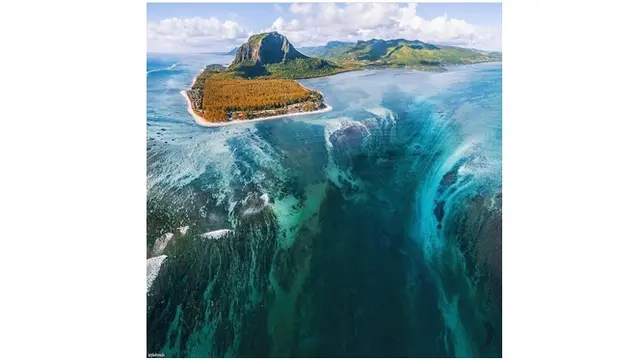 Penampakan Air Terjun Bawah Laut di Pulau Mauritius