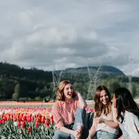 Ilustrasi orang dewasa  Photo by Priscilla Du Preez on Unsplash