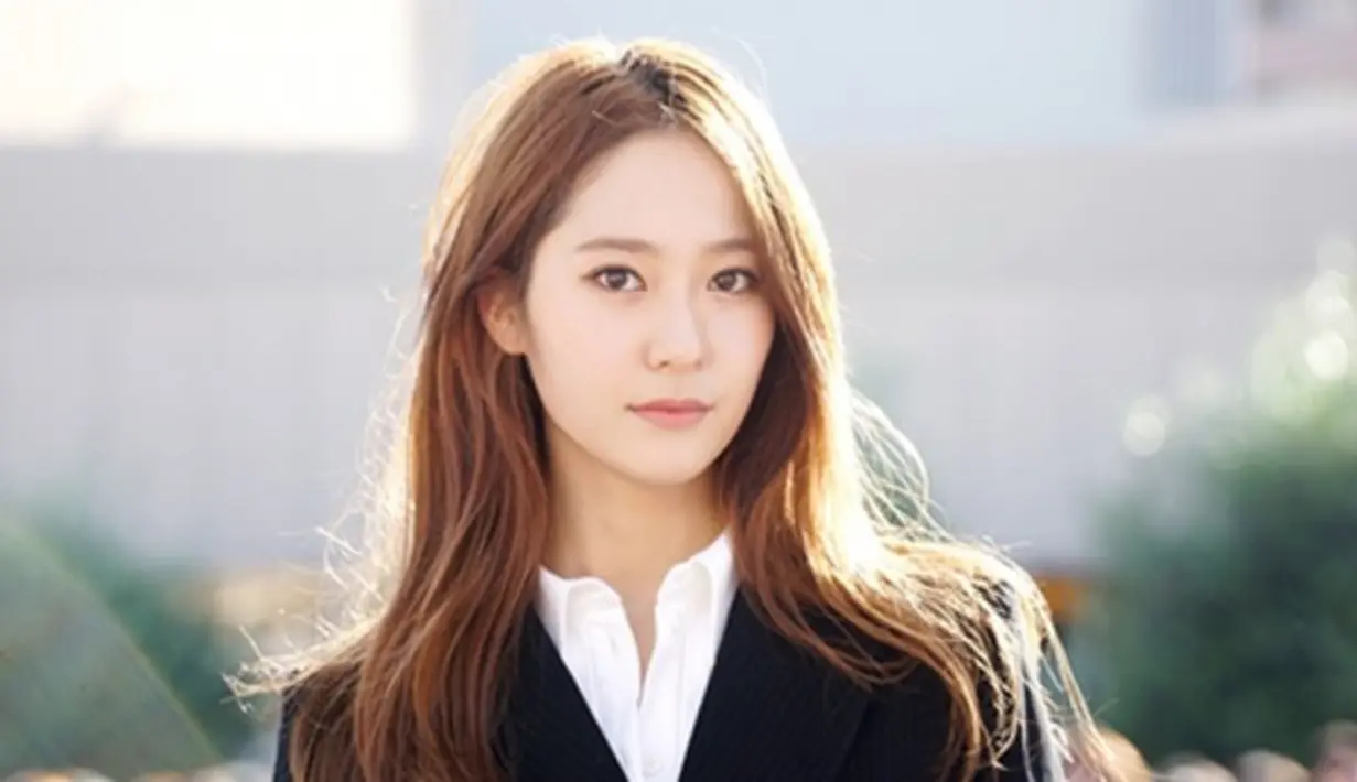 Namun dari semua pemberitaan miring yang menimpa dirinya. Krystal adalah sosok yang hangat dan mudah akrab dengan seseorang, hal itu diakui penggemar maknae dari f(x) ini. (Soompi/Bintang.com)