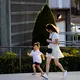 Ikatan batin antara orangtua dengan anak berpengaruh besar pada perkembangan anak. (unsplash.com/@jurienh)