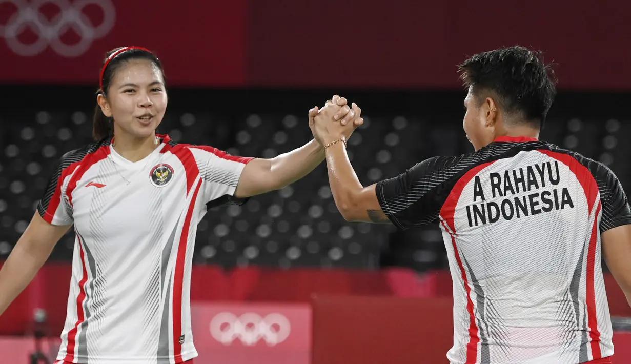Kemenangan ini membawa Greysia/Apriyani menjadi juara Grup A ganda putri Olimpiade Tokyo. (Foto:AFP/Alexander Nemenov)