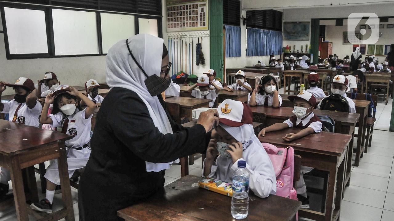 Antusiasme Murid Kelas 1 SD saat Hari Pertama Sekolah