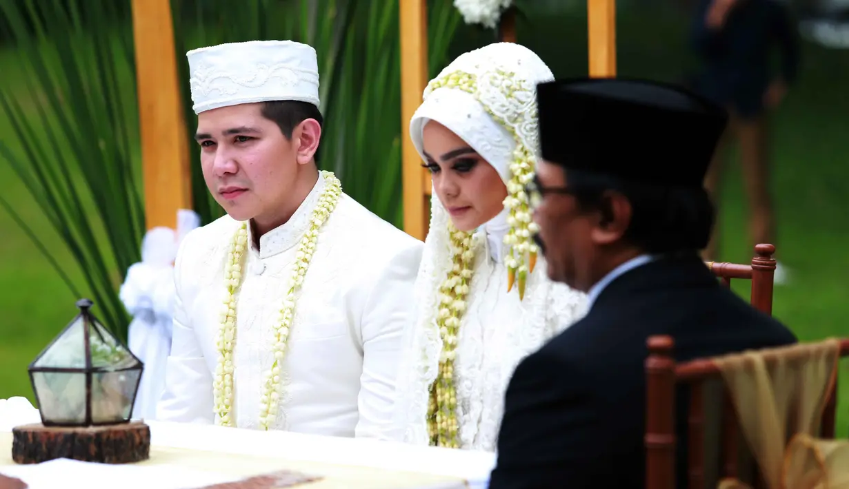 Sukses dalam mengucapkan ijab kabul dalamsatu kali tarikan nafas, Haykal mengaku merinding lantaran ia merasa lingkungkan di sekitarnya yang sunyi dan hanya fokus pada dirinya. (Nurwahyunan/Bintang.com)